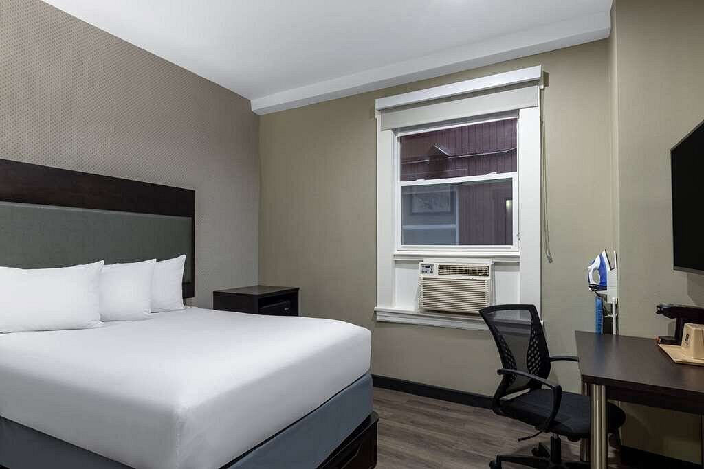 Photo of Bedroom in Tenderloin