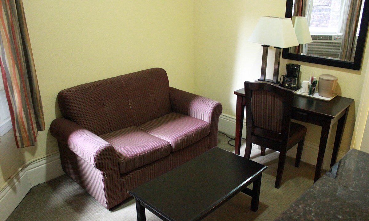 Photo of Livingroom in Tenderloin