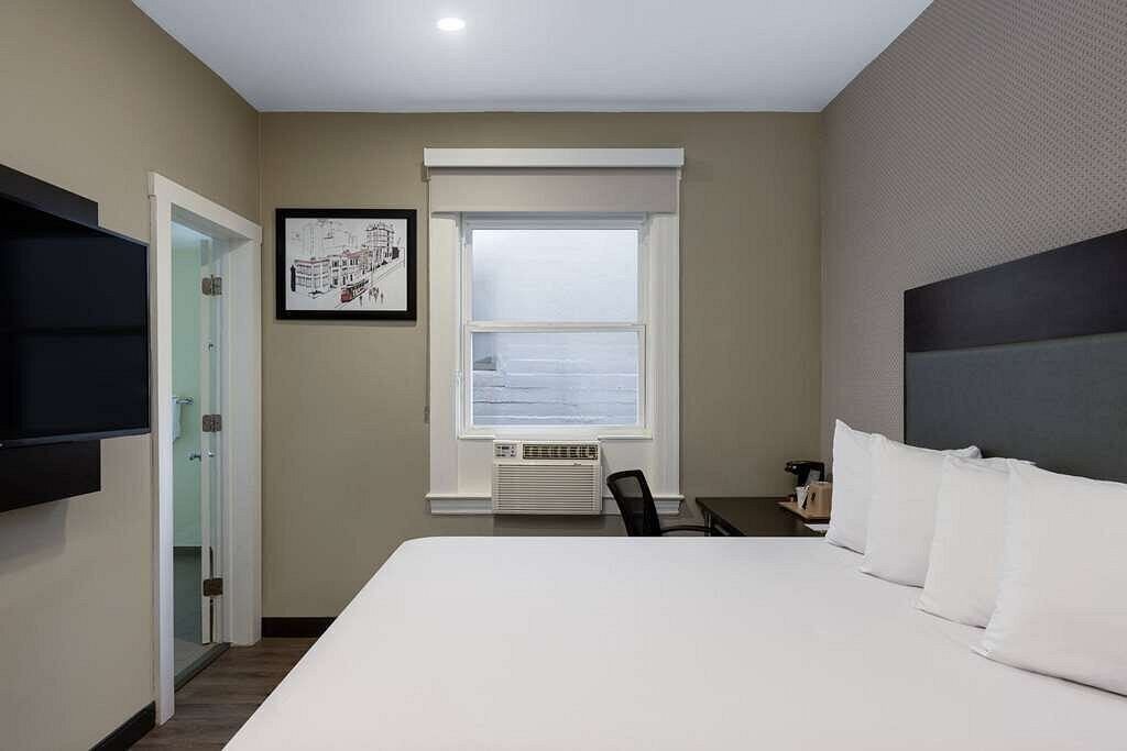 Photo of Bedroom in Tenderloin