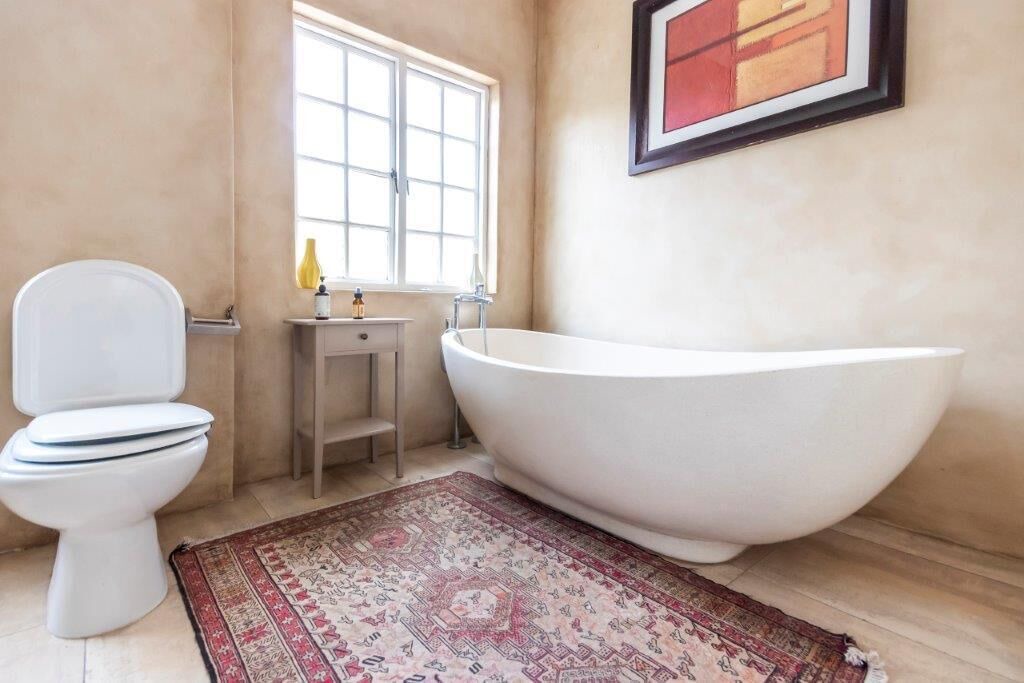 Photo of Bathroom in Greater Johannesburg Metropolitan Area