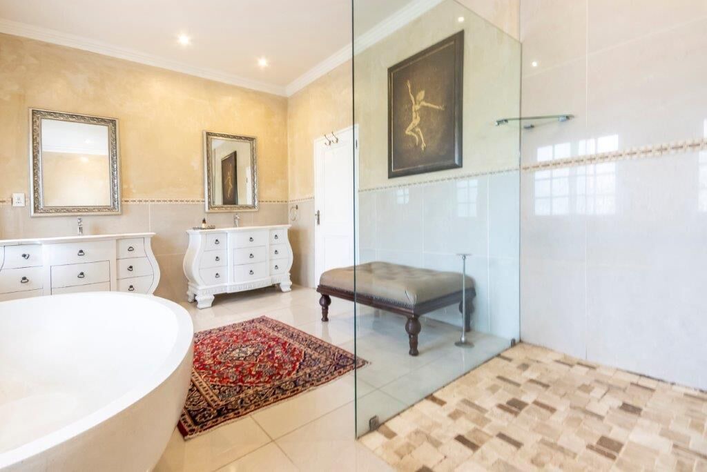 Photo of Bathroom in Greater Johannesburg Metropolitan Area
