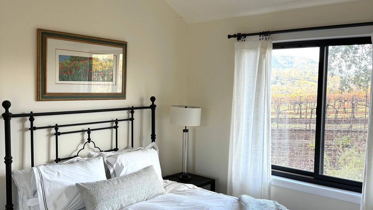 Photo of Bedroom in Geyserville