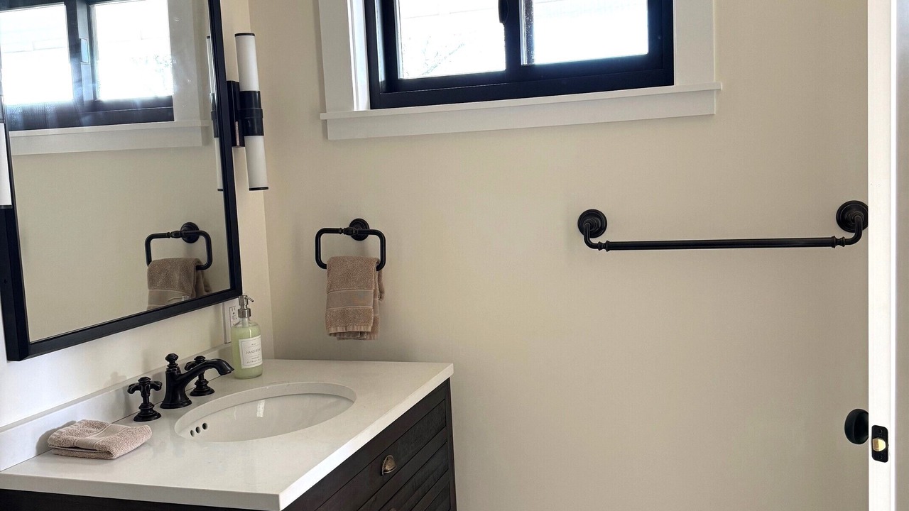 Photo of Bathroom in Geyserville