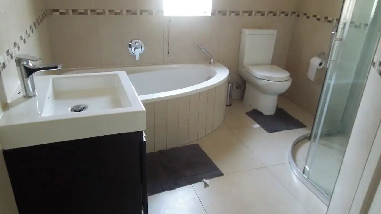 Photo of Bathroom in Greater Johannesburg Metropolitan Area