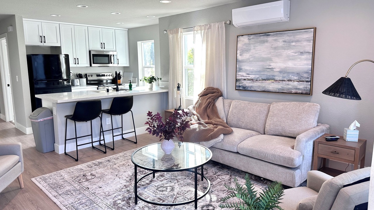 Photo of Livingroom in North Oak Park