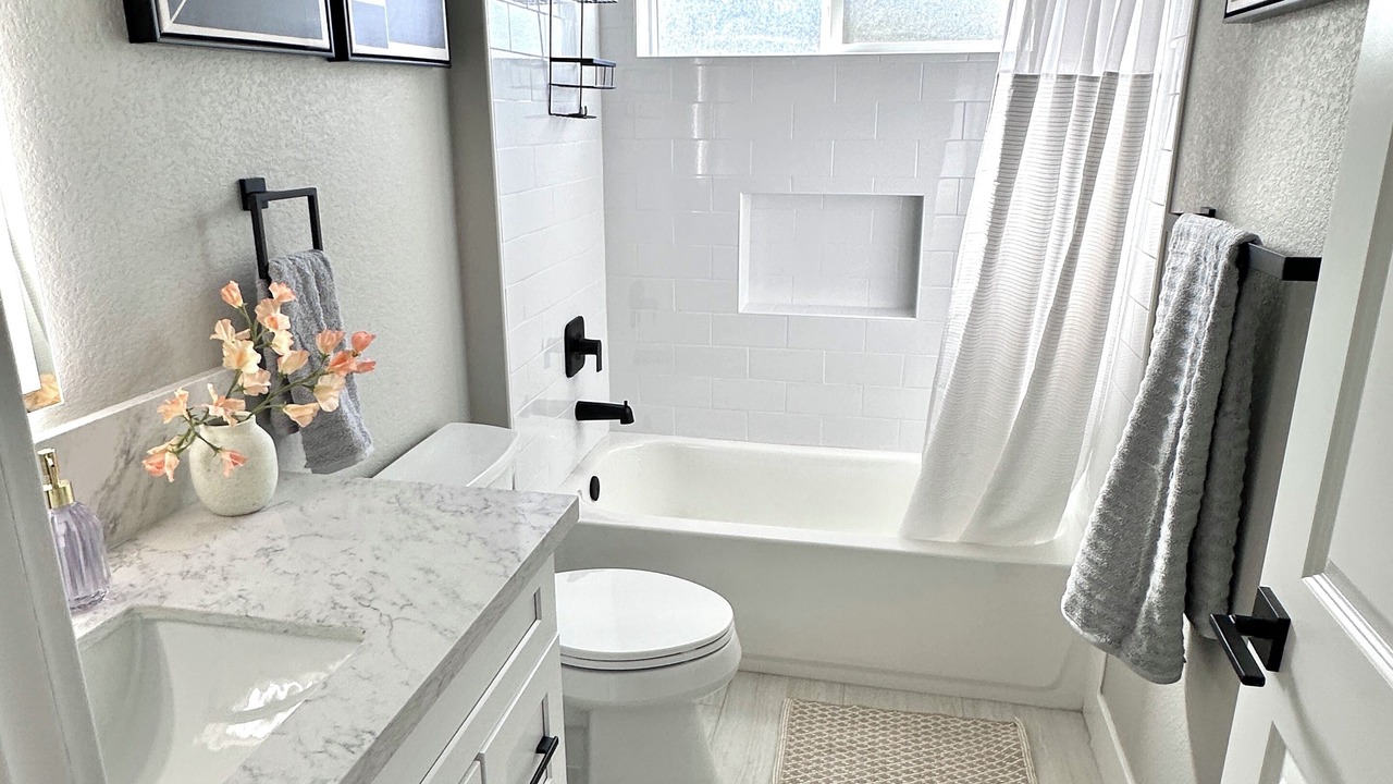 Photo of Bathroom in North Oak Park