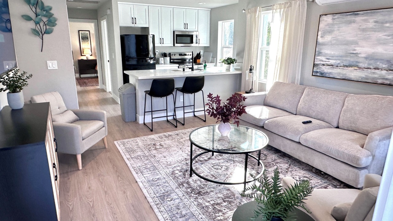 Photo of Livingroom in North Oak Park