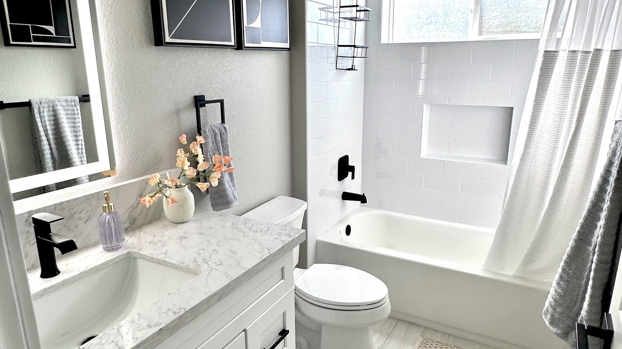 Photo of Bathroom in North Oak Park