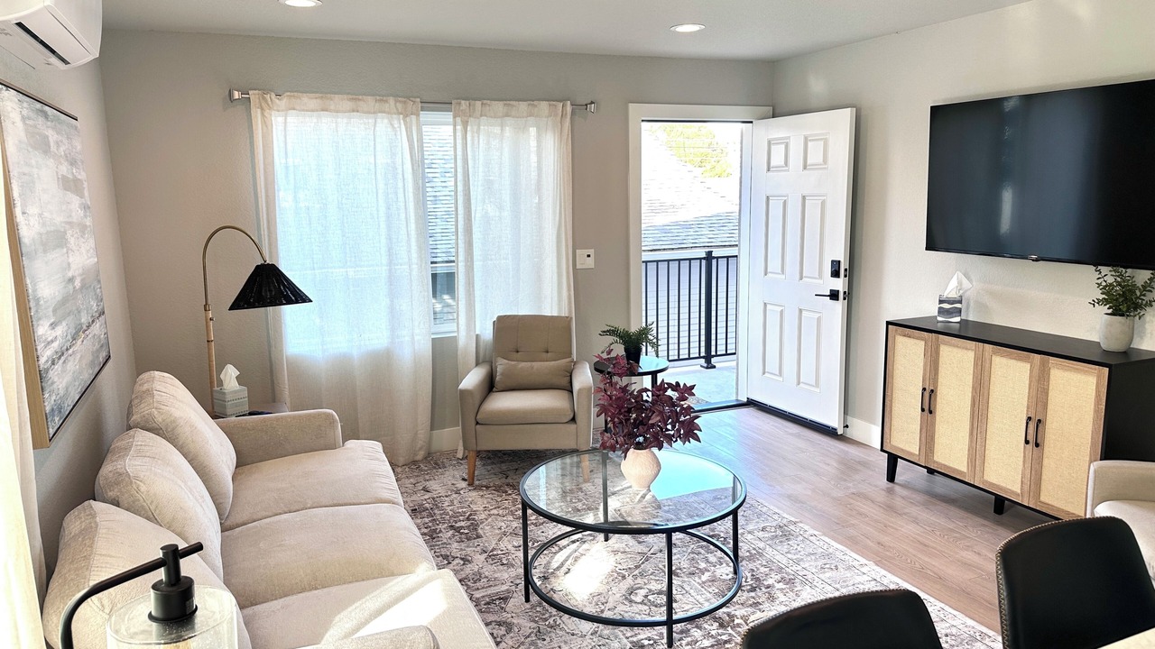 Photo of Livingroom in North Oak Park
