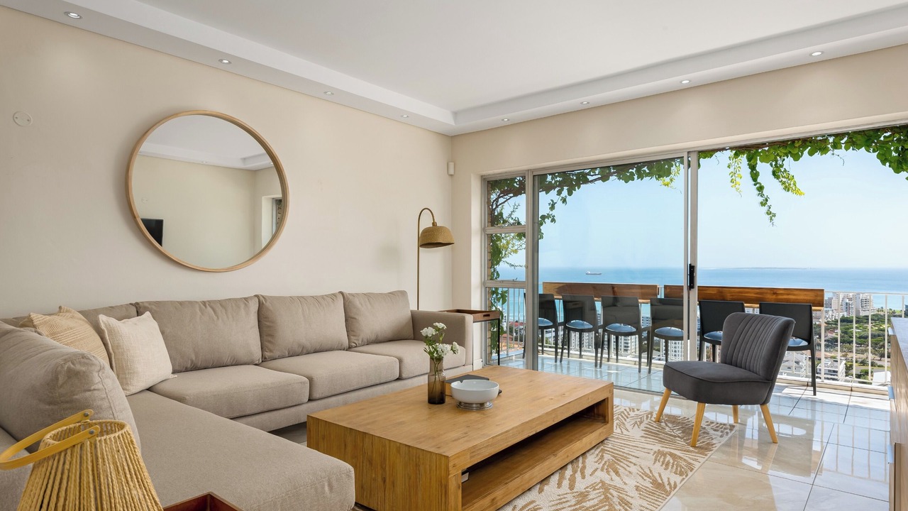 Photo of Livingroom in Three Anchor Bay