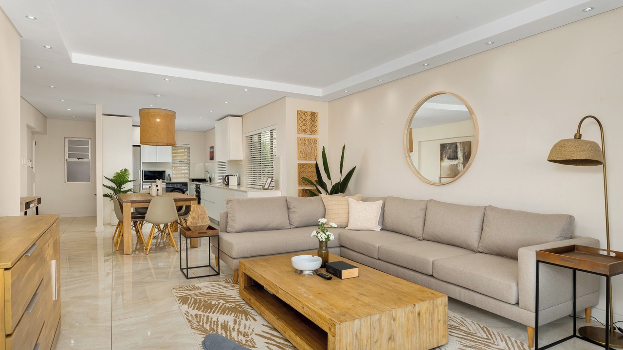 Photo of Livingroom in Three Anchor Bay
