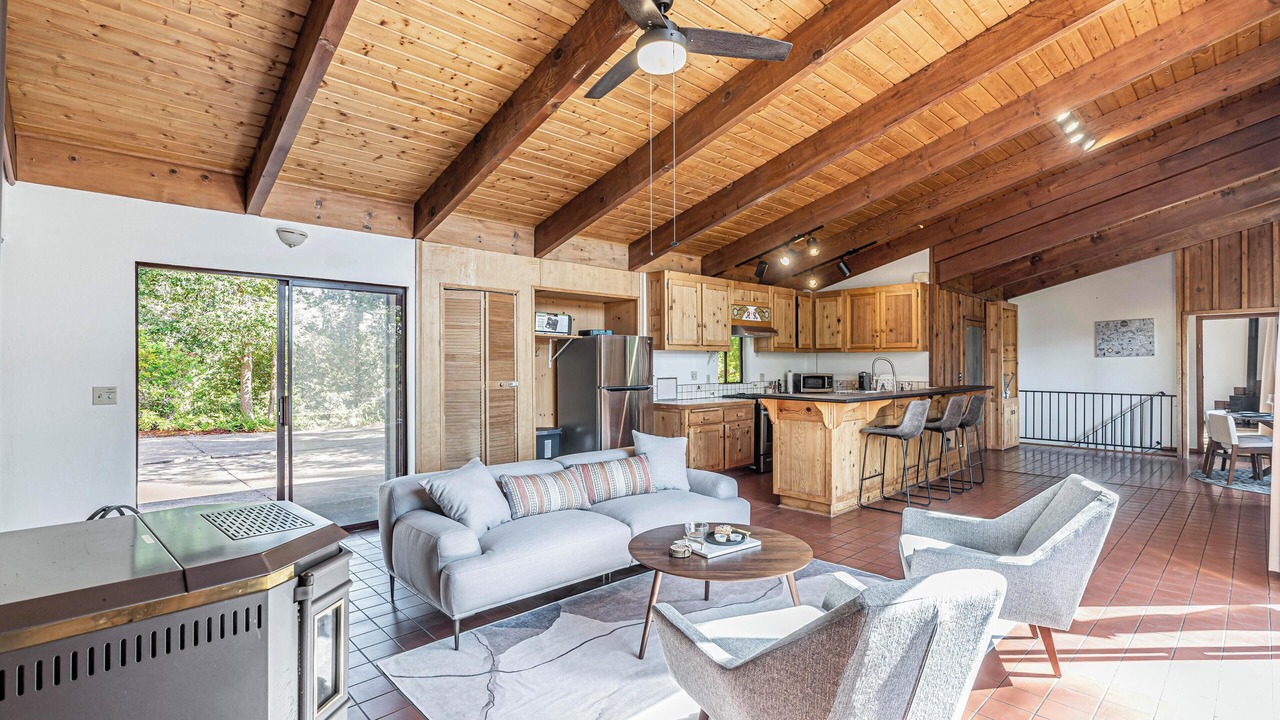 Photo of Livingroom in Guerneville