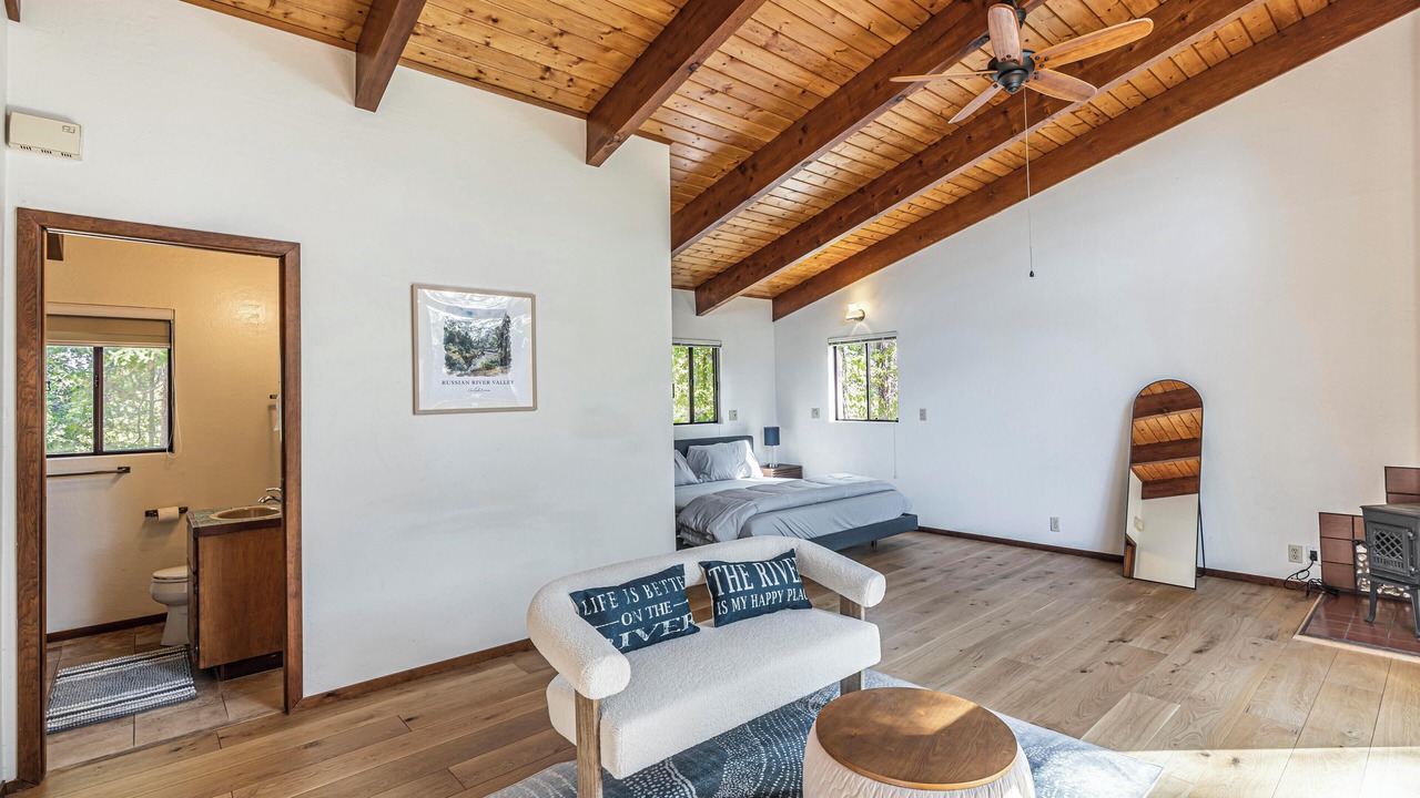 Photo of Livingroom in Guerneville