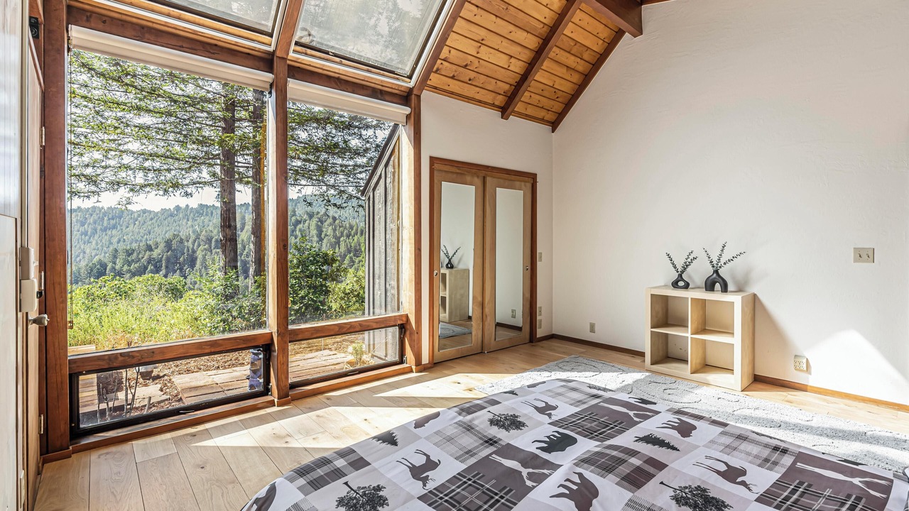 Photo of Bedroom in Guerneville