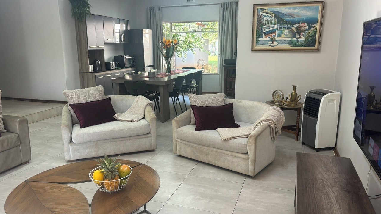 Photo of Livingroom in Eldoraigne