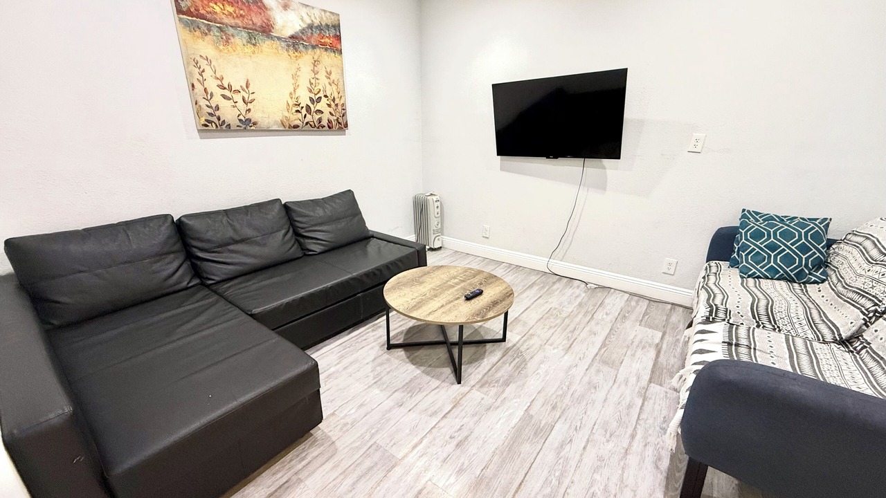 Photo of Livingroom in Burbank