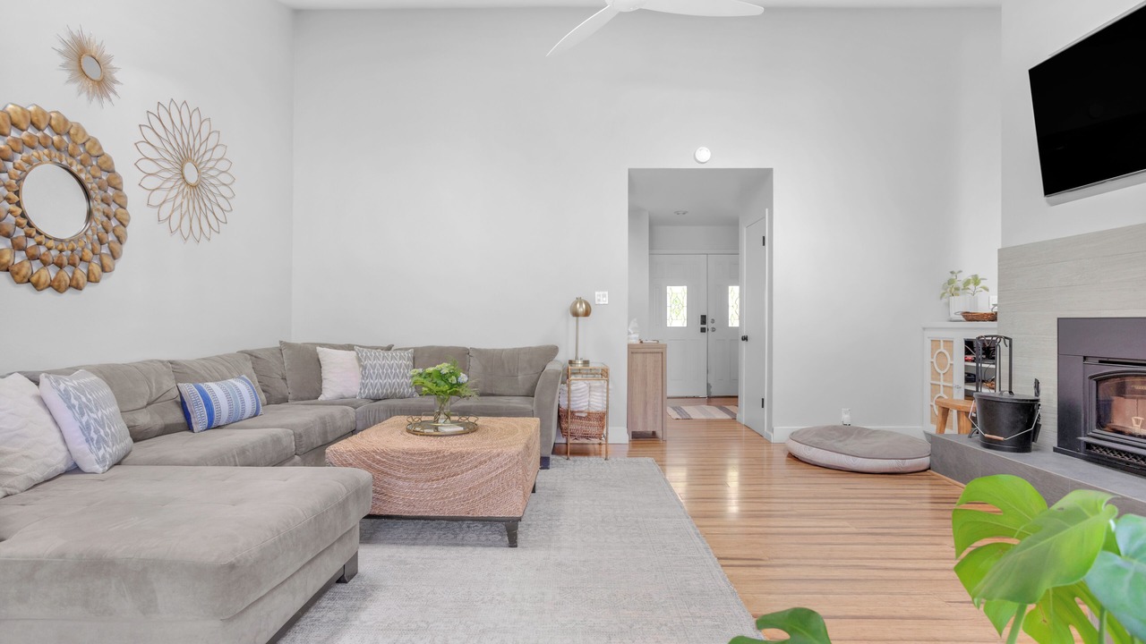 Photo of Livingroom in Guerneville