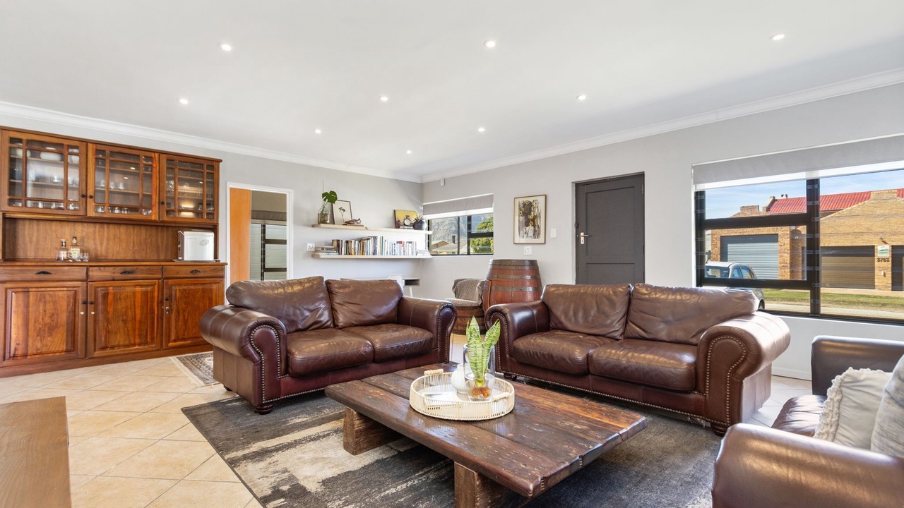 Photo of Livingroom in Betty's Bay