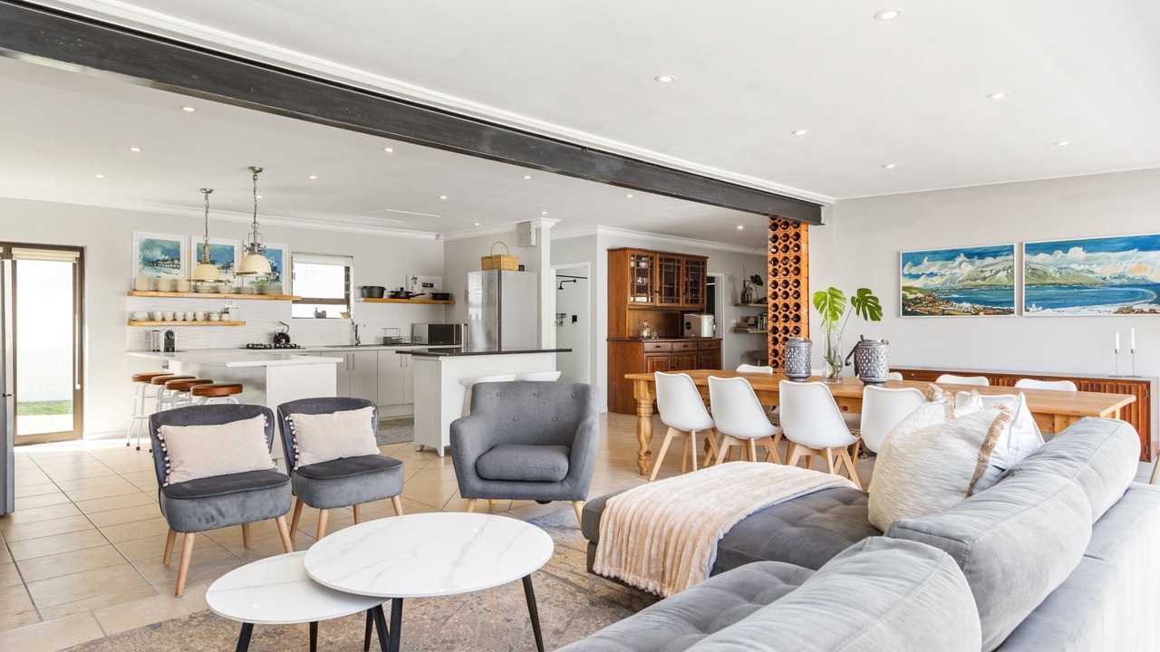 Photo of Livingroom in Betty's Bay