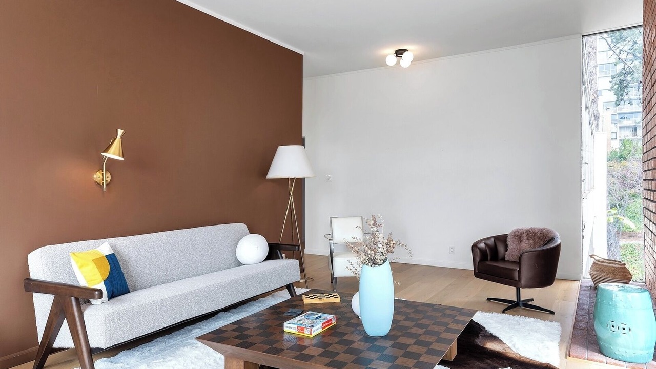 Photo of Livingroom in Cathedral Hill