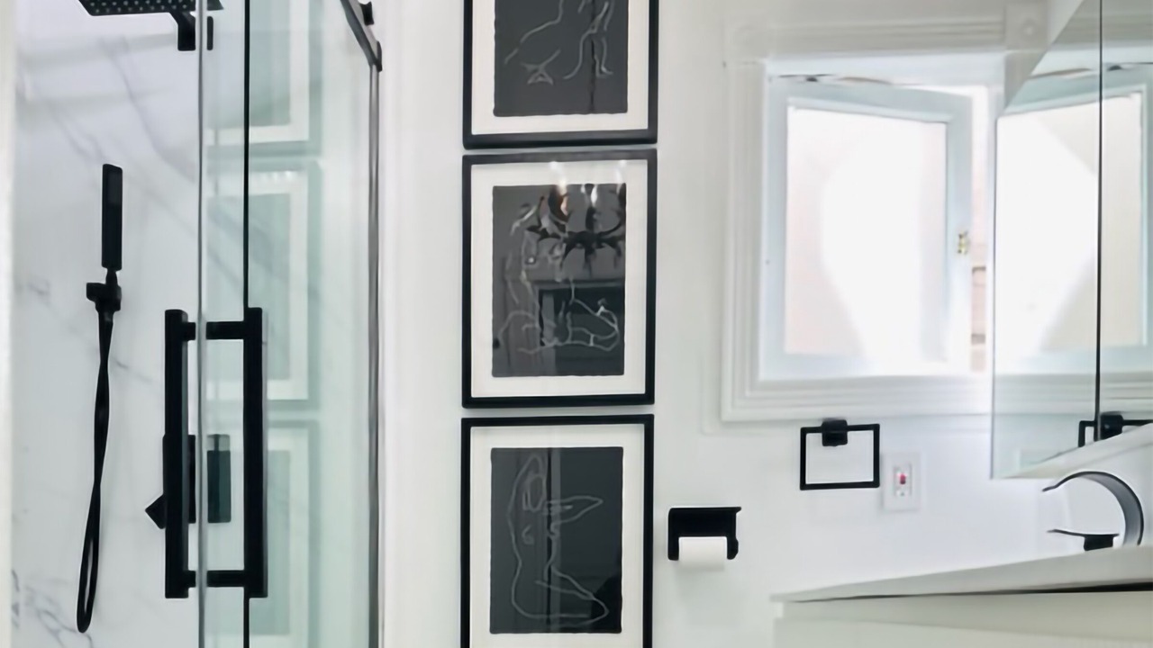 Photo of Bathroom in Anza Vista