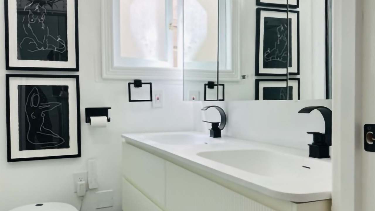 Photo of Bathroom in Anza Vista