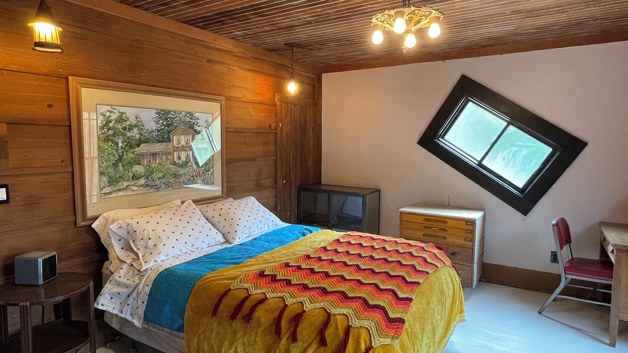 Photo of Bedroom in Anderson Valley