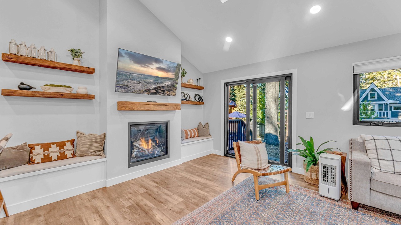 Photo of Livingroom in Comstock Acres