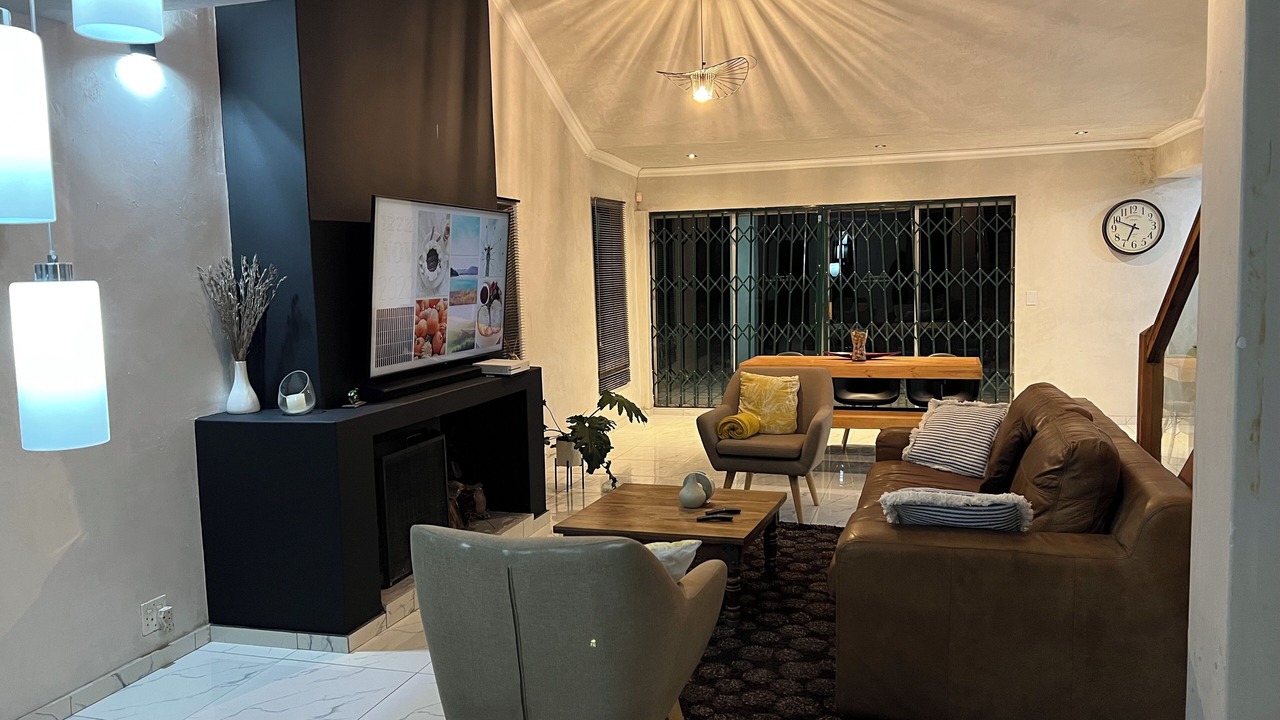 Photo of Livingroom in Douglasdale
