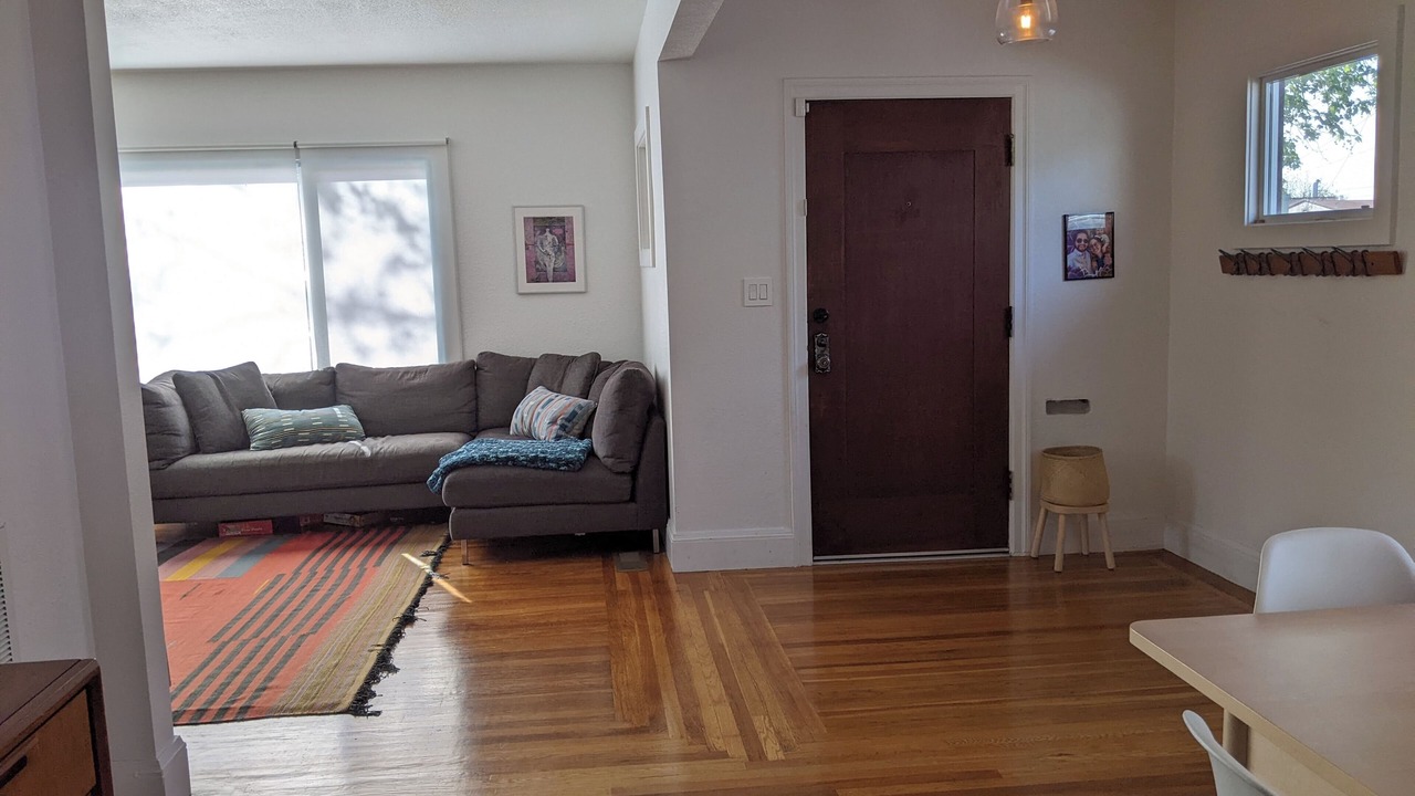 Photo of Livingroom in Oakland