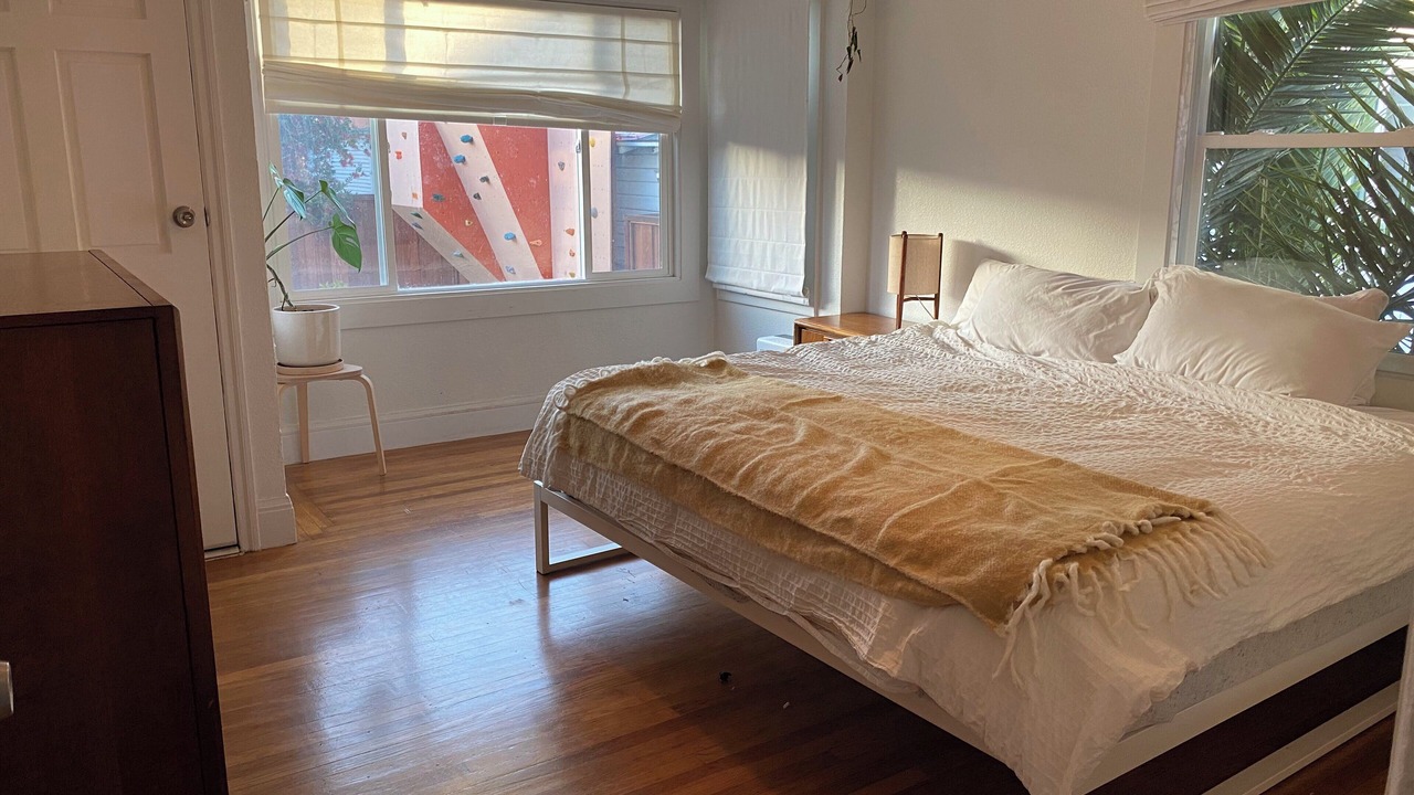 Photo of Bedroom in Oakland