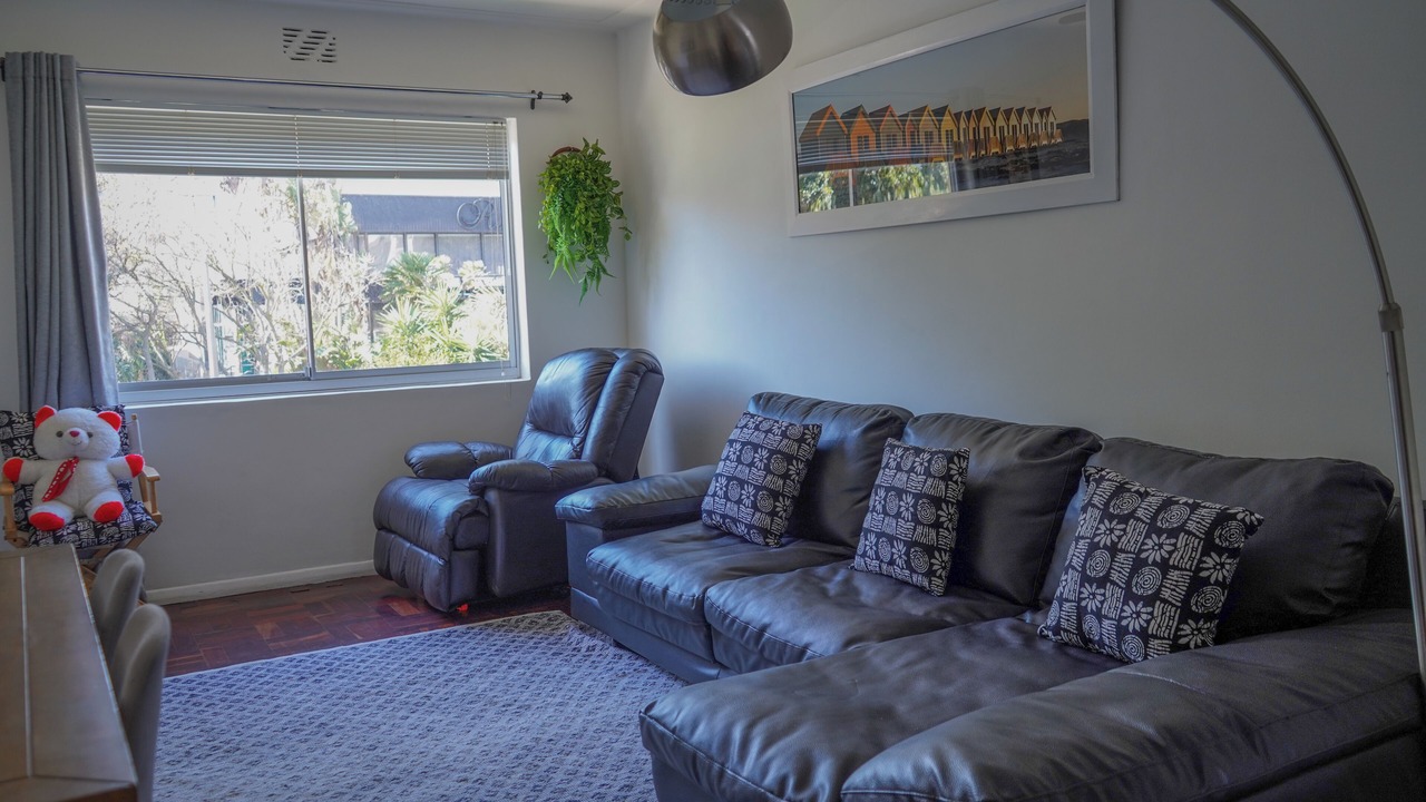 Photo of Livingroom in Three Anchor Bay
