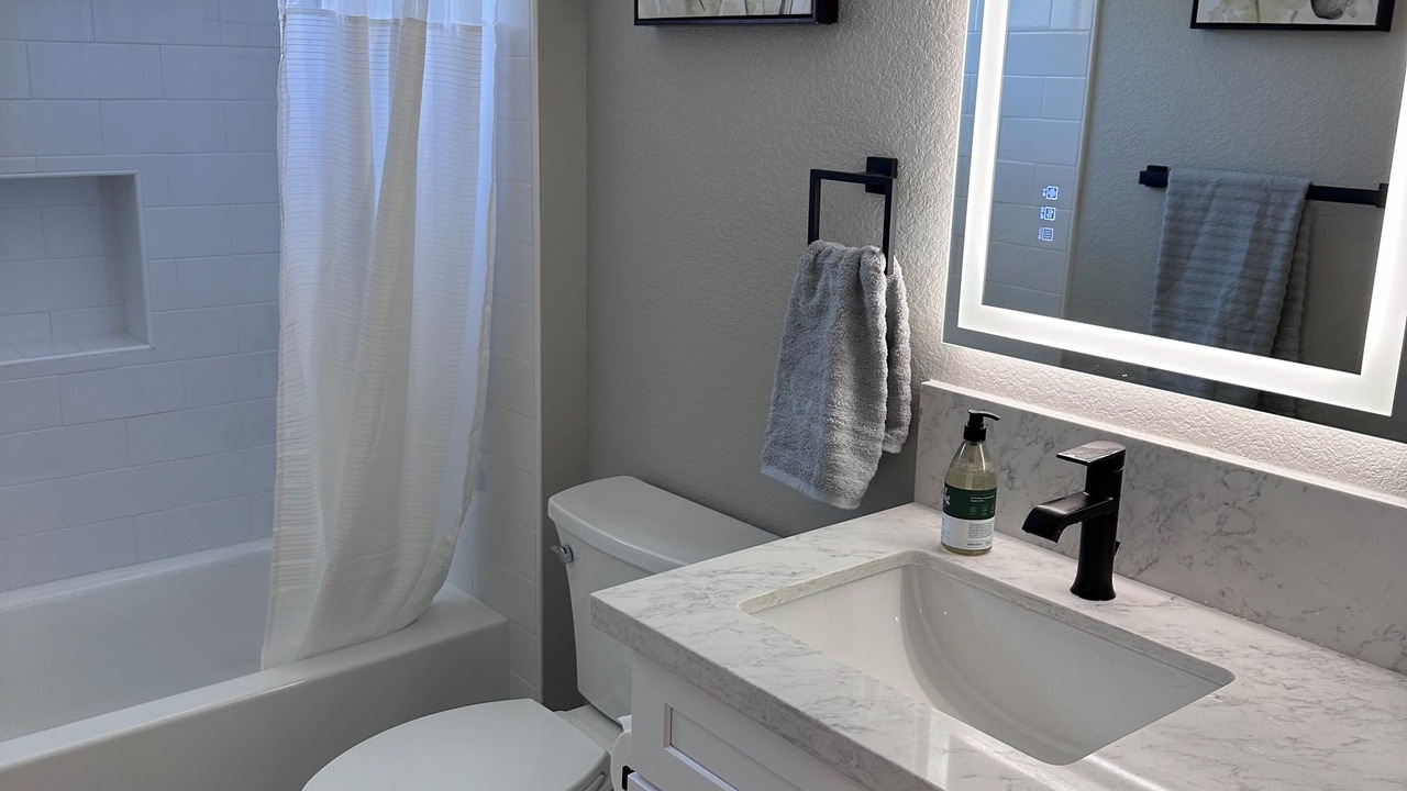 Photo of Bathroom in North Oak Park