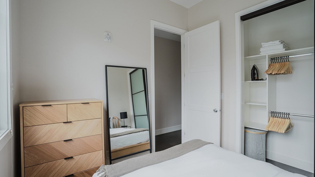 Photo of Bedroom in Downtown Burlingame
