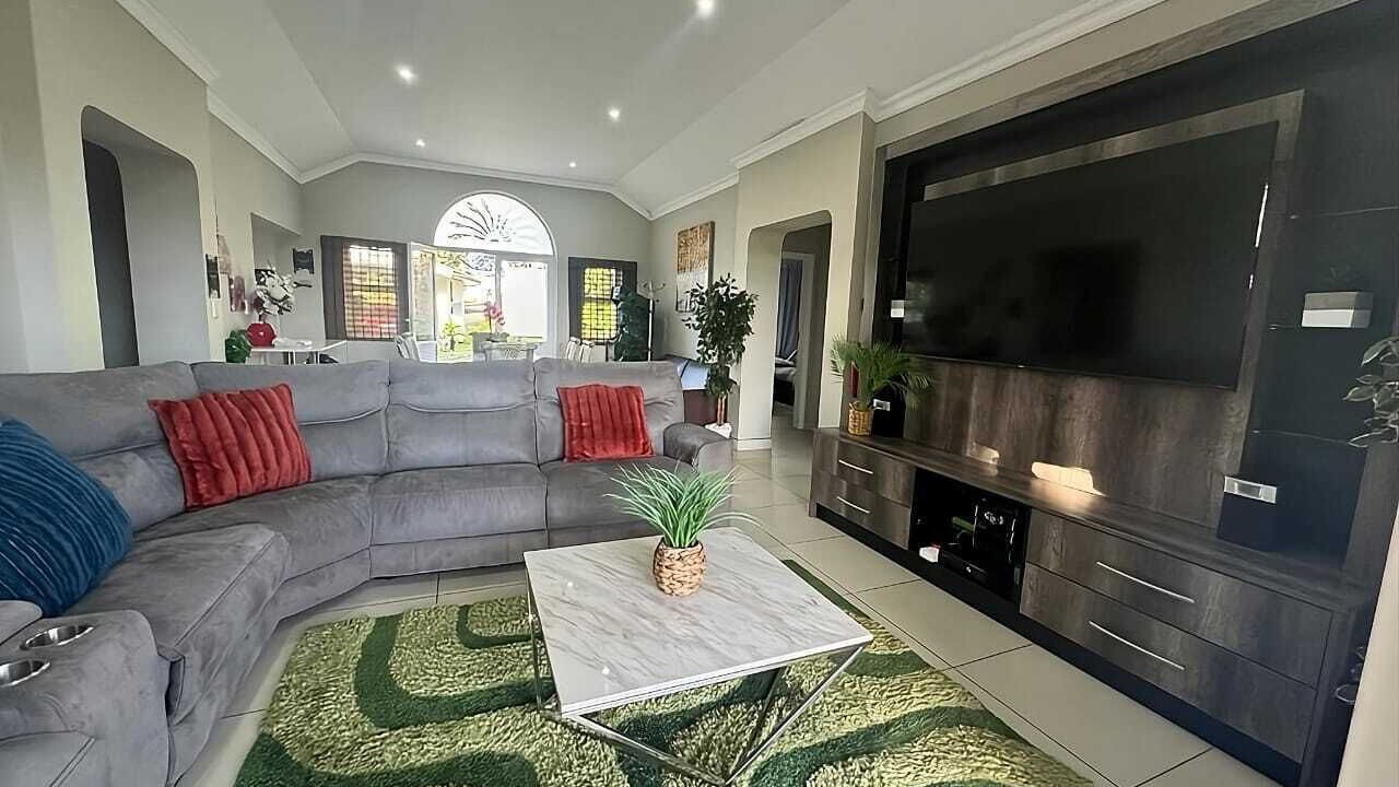 Photo of Livingroom in Port Edward