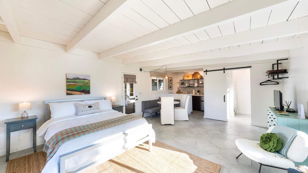 Photo of Bedroom in Geyserville