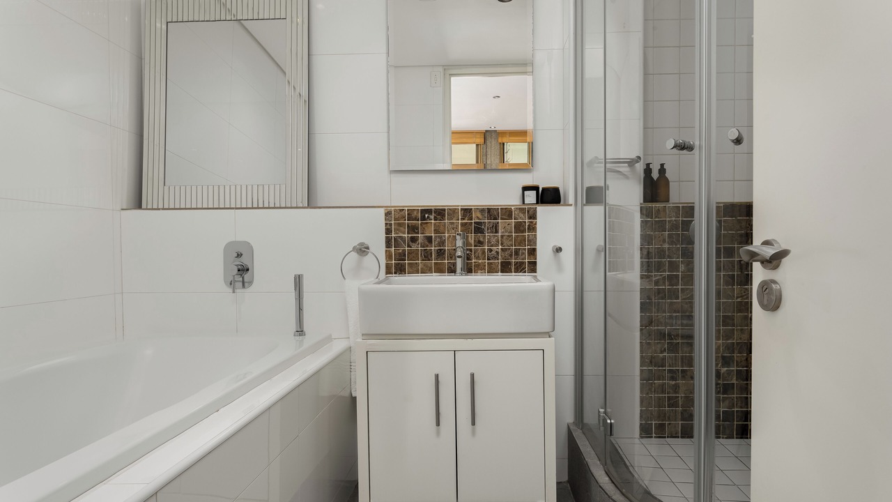 Photo of Bathroom in Flora Park