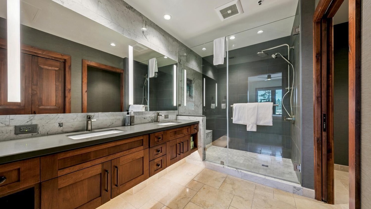 Photo of Bathroom in Lakeside Park