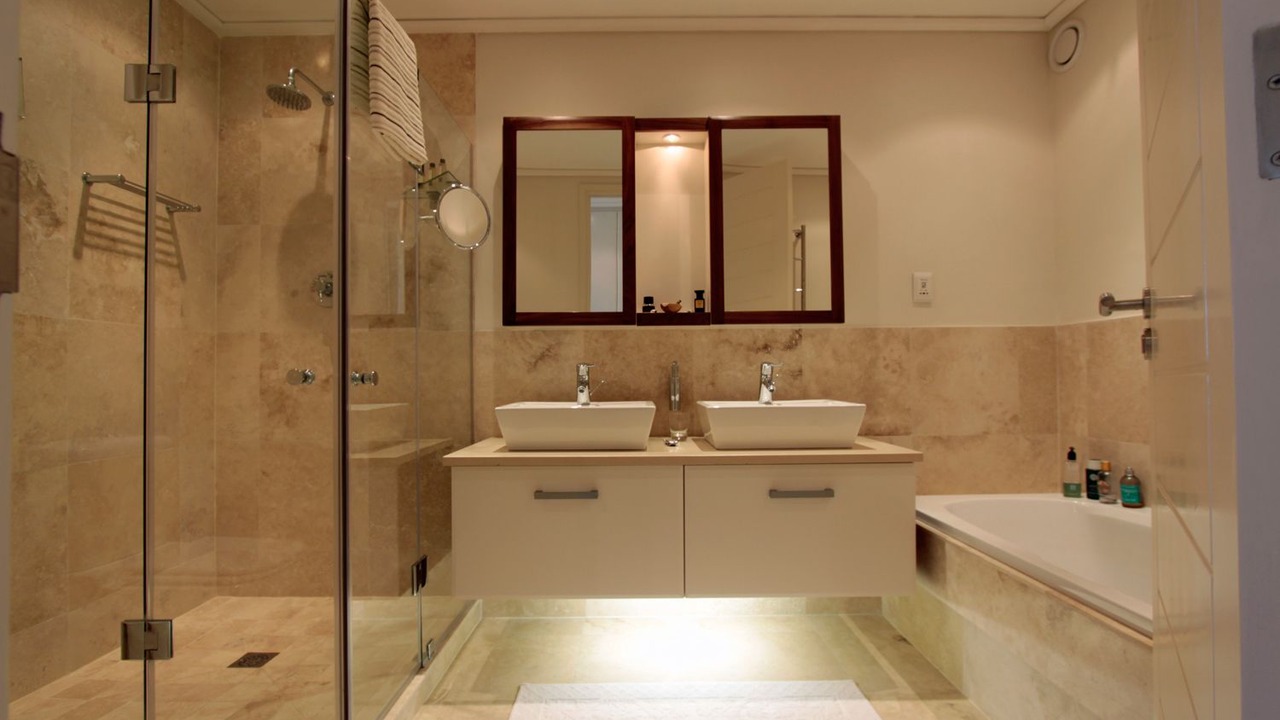 Photo of Bathroom in Hermanus City-Centre