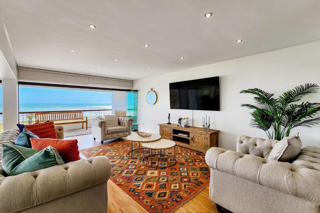 Photo of Livingroom in Three Anchor Bay