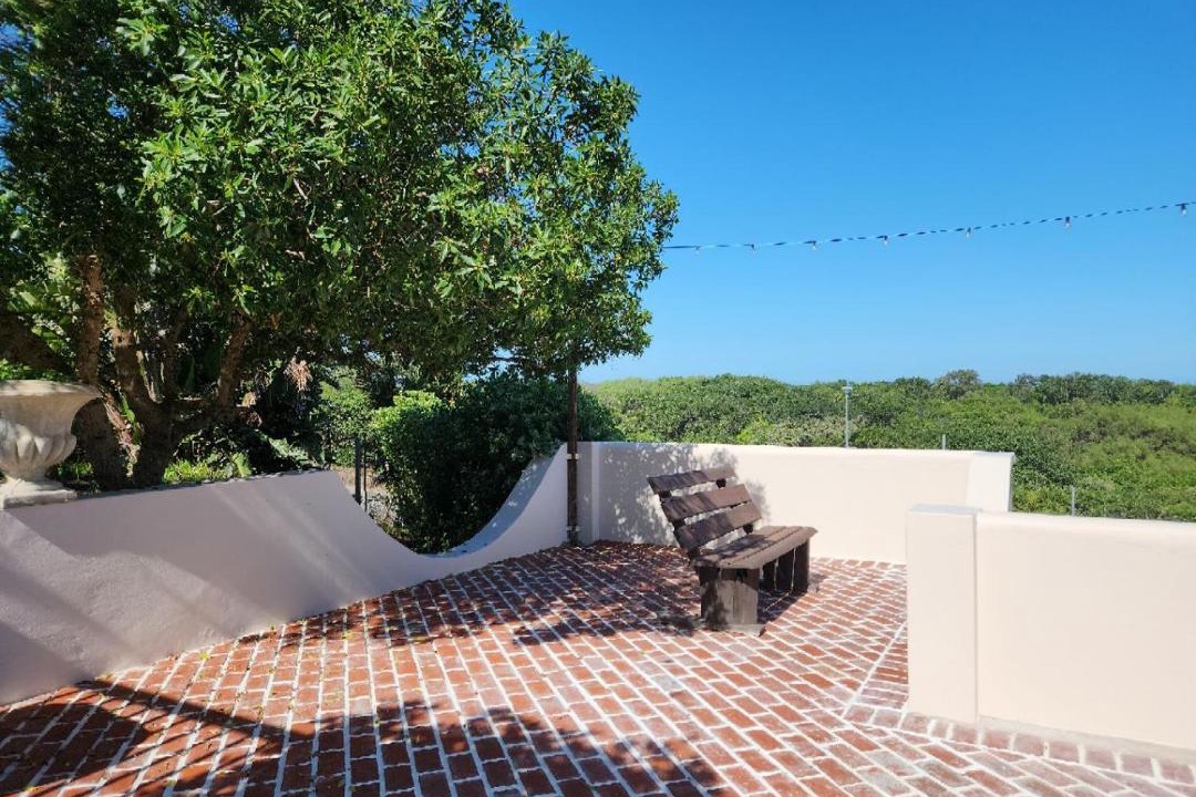 Photo of Patio Balcony in Wilderness Beach