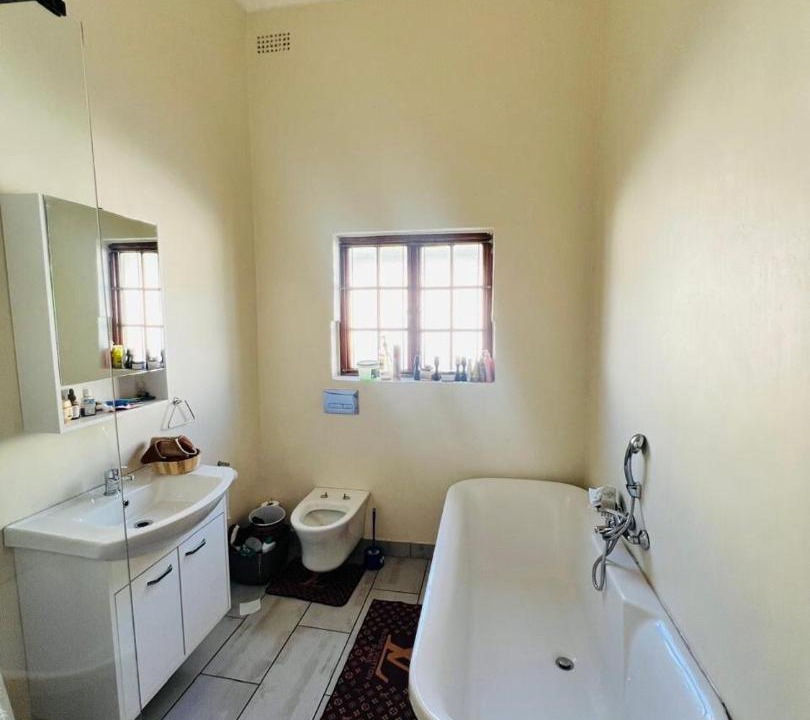Photo of Bathroom in Greater Johannesburg Metropolitan Area