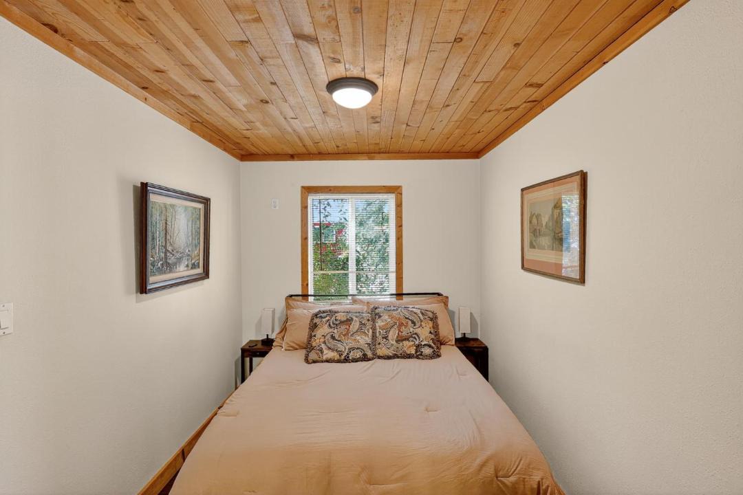 Photo of Bedroom in Cobb