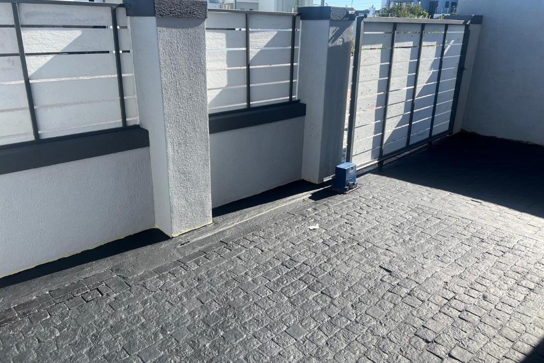 Photo of Patio Balcony in Bloubergstrand