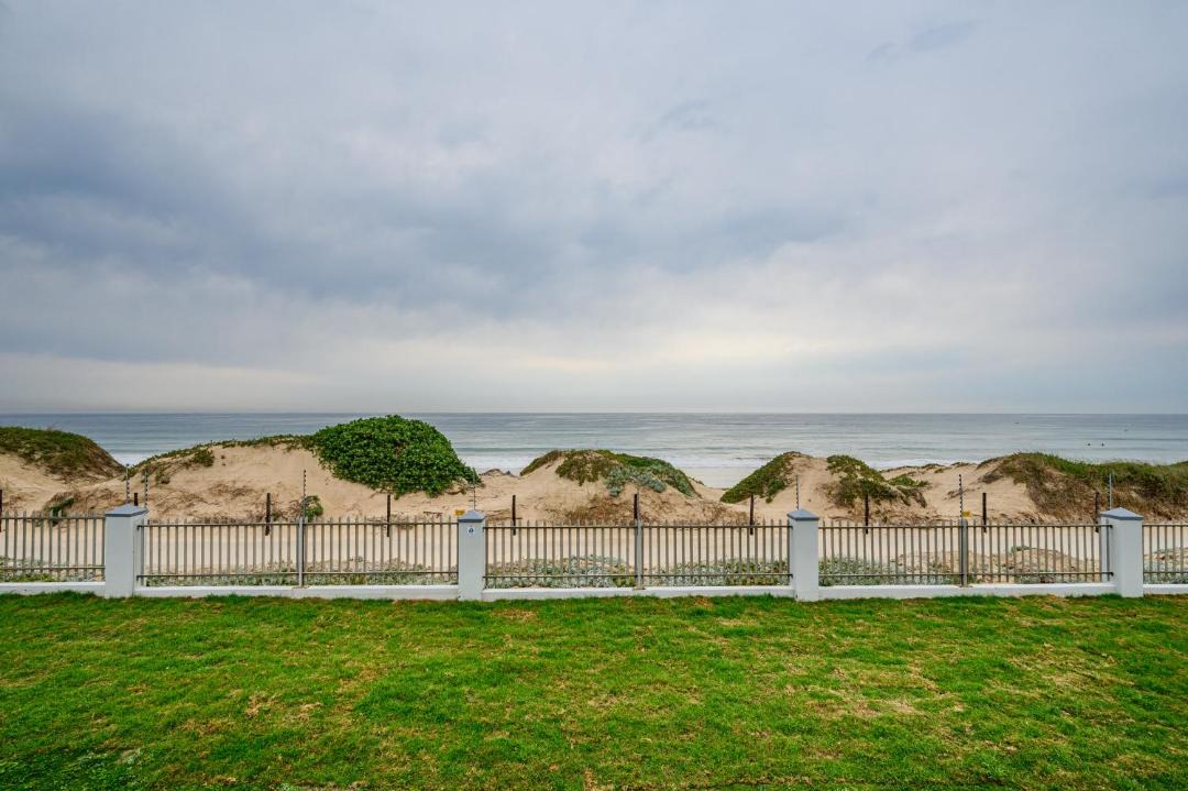 Photo of Others in Pollok Beach