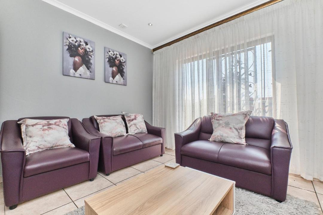 Photo of Livingroom in Greater Johannesburg Metropolitan Area