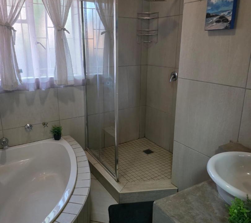 Photo of Bathroom in Faerie Glen