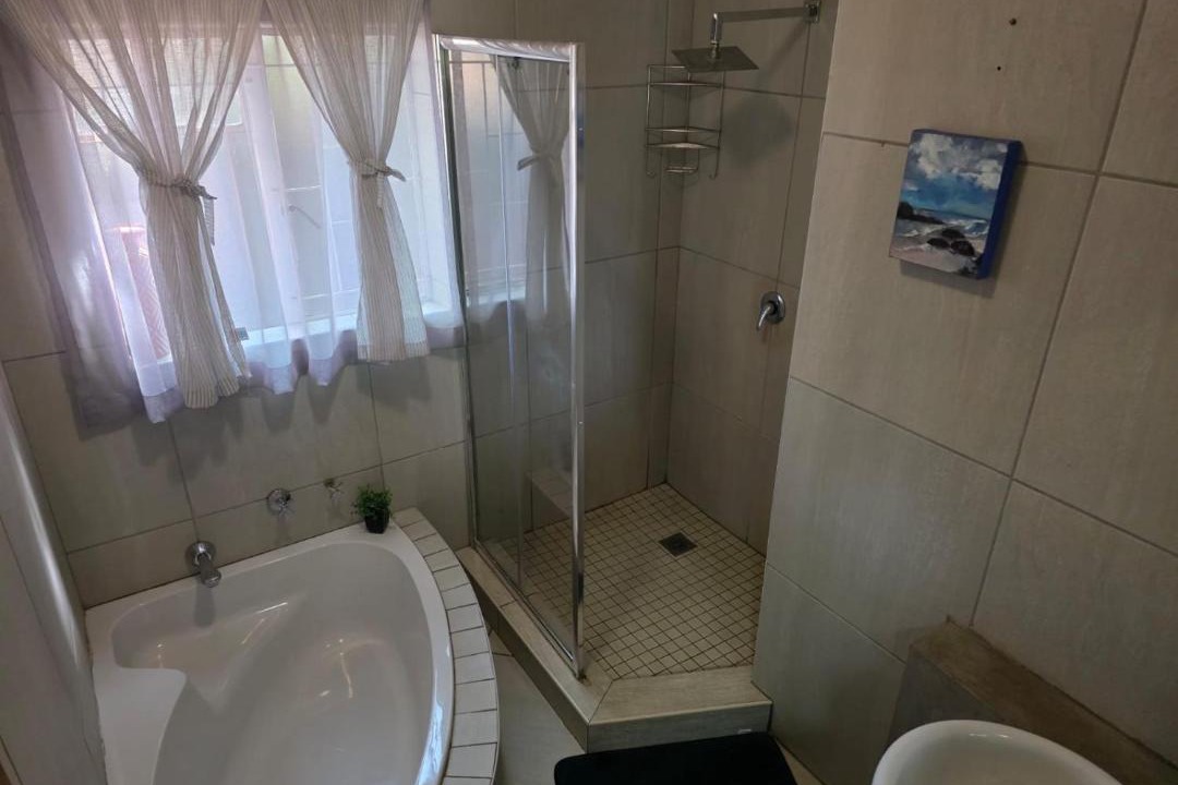 Photo of Bathroom in Faerie Glen