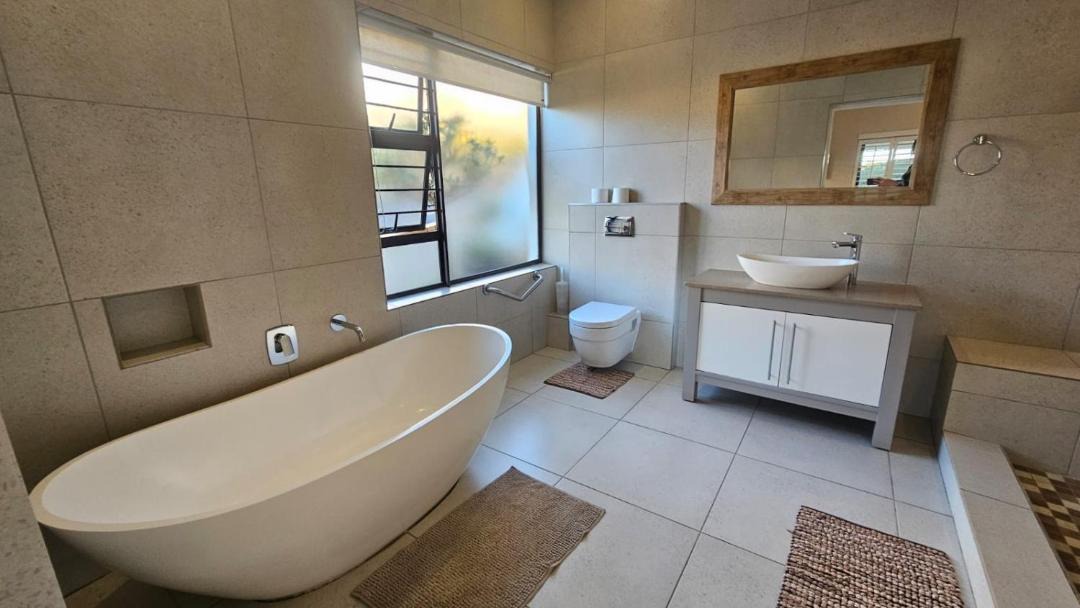 Photo of Bathroom in Shaka's Rock