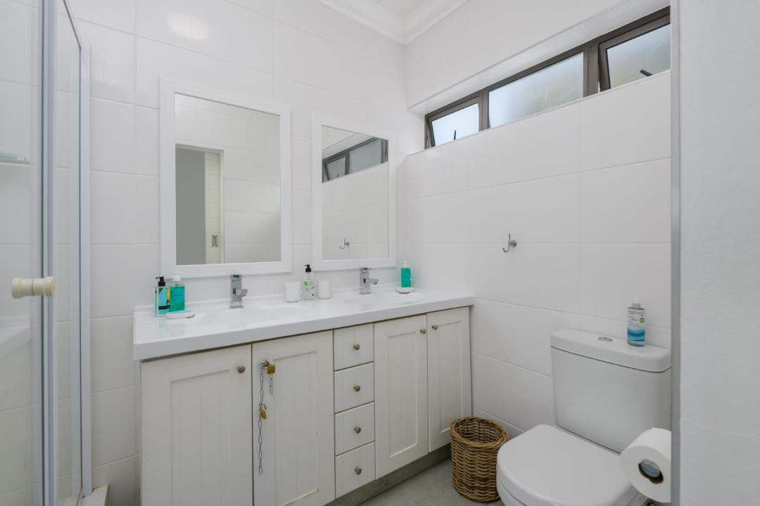 Photo of Bathroom in Trafalgar
